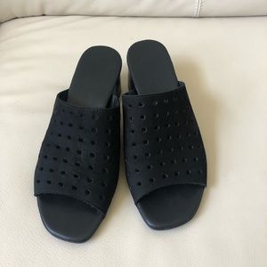 Munro Jules mule. Blk leather upper and lining